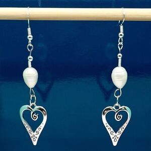 BBQ Classy 3” Natural Pearl & Silver Heart Dangles